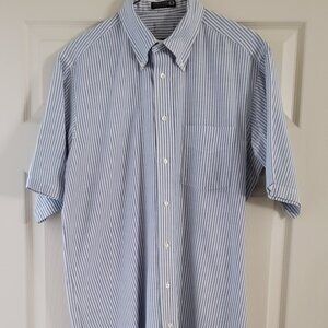 Men's short sleeve dress shirt
